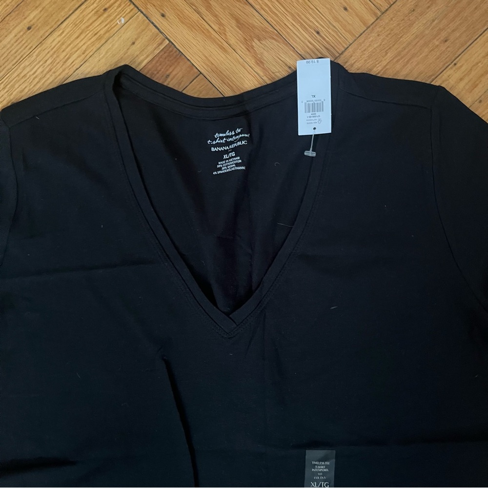 NWT Banana Republic Black V-Neck T-Shirt